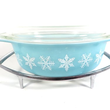 Vintage Turquoise Pyrex Snowflake 1 1/2 Qt. Casserole Dish 043 with Trivet 