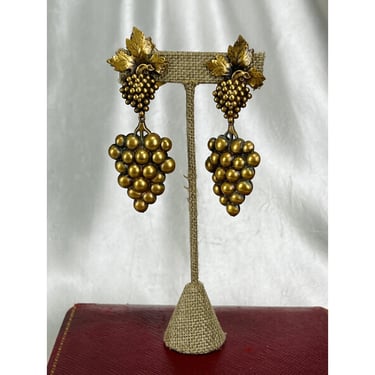 Vintage Joseff of Hollywood Grape Cluster Dangle Clip On Earrings Gold Tone 