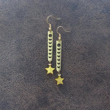 Yellow mother of pearl shell and brass earrings, star 