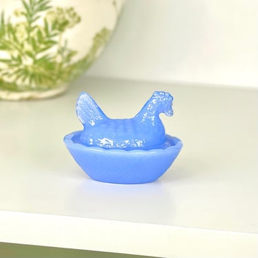 Periwinkle / Powder Blue Depression Style Glass Mini Hen on Nest Chicken Salt Cellar Dish, Farmhouse Decor, Pastel Milk Glass 