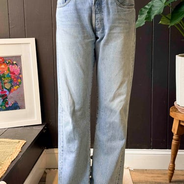 Pre-loved Men’s Levi’s 501 Light Wash Jeans - Size 33 x 34
