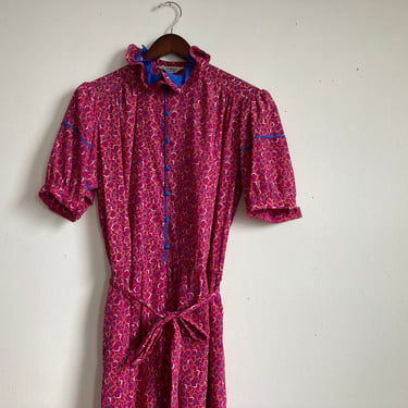 80s Dress Jack Mulqueen Silksational Patterned Geometric Fuchsia & Cobalt Blue Puff Sleeves Ruffle Neck Pierrot Collar Puff Shoulders 1980s 
