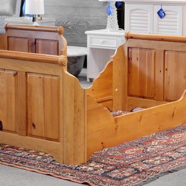 Twin Vintage Pine Daybed