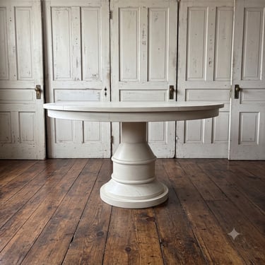 Arundel Round Dining Table
