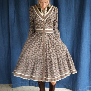 1970's Gunne Sax Dress / Calico Printed Floral Dress / Puffy Sleeve Dress / Cotton and Velvet 70's Dress / Little House on the Prairie 
