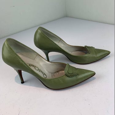 Delicate Accents - Vintage 1950s 1960s Olive Avocado Green Leather Shoes Heels - 8AA 