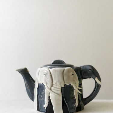 Vintage Ceramic Otagiri elephant teapot by Tom Taylor 