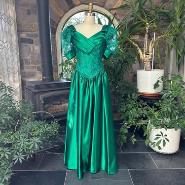 Vintage 1980s Green Satin and Lace Puff Sleeve Prom Dress Alfred Angelo 