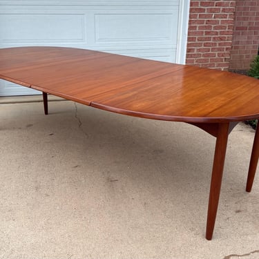 Vintage 1960s Danish Teak Expanding Oval Dining Table 57”-96” L 