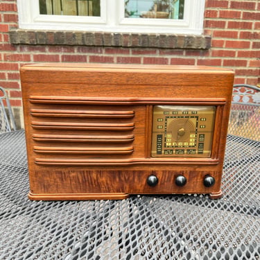 1939 Emerson AM/SW Radio, Ingraham Cabinet, Model DP1-332 
