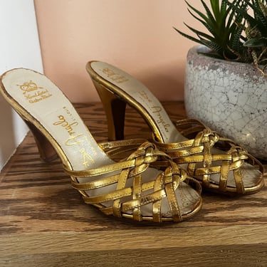 1940s Gold Leather Woven Slip On Heels 