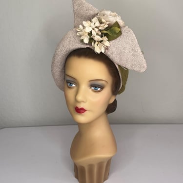Her Parisienne Look - Vintage 1940s Pink Beige Champagne Floral Boucle Tweed Hat 