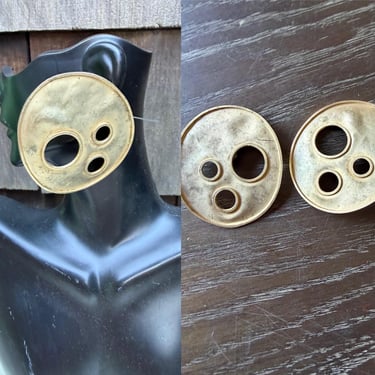 Vintage bold Brutalist metal round earrings disc style clip on 