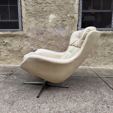 Mid century lounge chair danish modern lounge chair Arne Jacobsen egg chair 