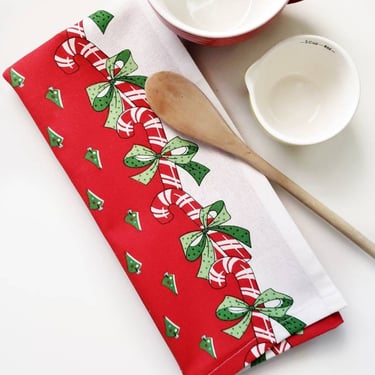 Candy Cane Christmas Towel: Vintage-Inspired 