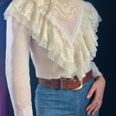 1970s Ivory Lace Victorian Revival Blouse / Vintage Romantic White Floral Ruffled Top / Gunne Sax Style / Prairie / Women's Size XS 