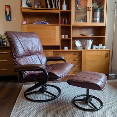 Large Brown Leather Stressless Style Lounge Chair Recliner by Palliser