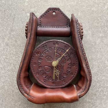 Vintage Stirrup Clock Hand Tooled Leather Acorn Wall Mantel Desk Design Horse 