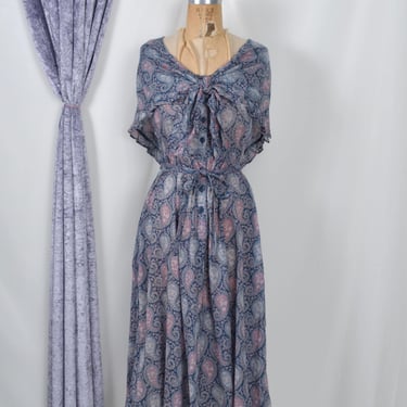 Vintage 1980s Dress / 80s Albert Nipon Paisley Cotton Caped Dress / Blue Purple ( XS S ) 