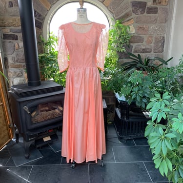 Vintage 1980s Peach Lace and Acetate Formal Dress Bridesmaid Dress 