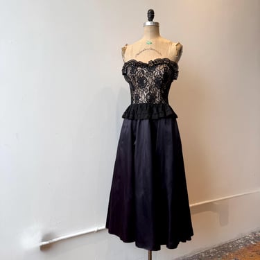 True Vintage 1980s Gunne Sax Lace Romantic Sweetheart Neckline Dress 