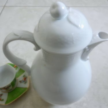 Stamped German Mfg Pure White  Vintage Formal Coffee Pot~ Elegant Dining Tea Decanter~Beautiful White Lattice & Pear Teapot ~ Kaiser Germany 