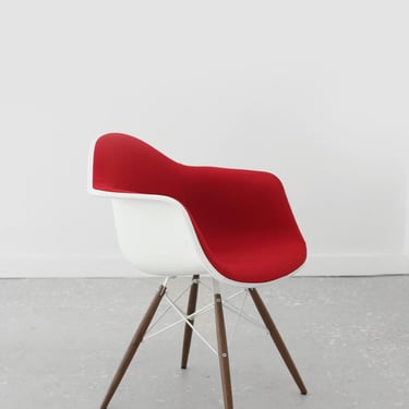 Eames Side Chair 