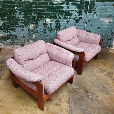 Vintage Lounge Chairs by Illum Wikkelsø - pair 