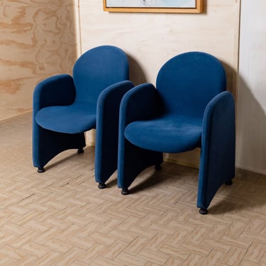 Pair of 2 iconic velvet armchairs - Dining chairs blue - Mid Century Design - Italy 1970s 