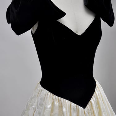 vintage 1980s Gunne Sax black velvet & flocked ivory satin party prom dress XS 