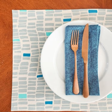 Sea Glass Placemats: Modern Coastal Table Decor 