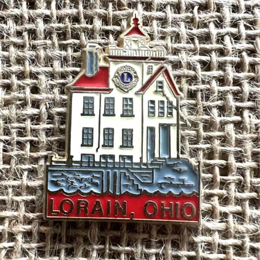 1950s VTG Collectible Historic Lorain Harbor Lighthouse Ohio Enamel Pin Brooch 