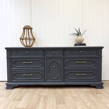 Gorgeous modernized vintage Thomasville two tone dresser / buffet / credenza / buffet / nursery / dark grey 