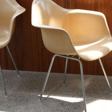1950's DAX Eames Fiberglass Chair