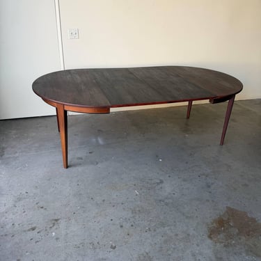 Danish Mid Century Rosewood Extendable Round Dining Table – Oval Scandinavian Modern w/ 2 Leaves 1960s 