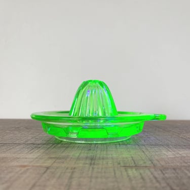 Vintage Green Uranium Glass Juicer Citrus Reamer GLOWS UNDER UV 