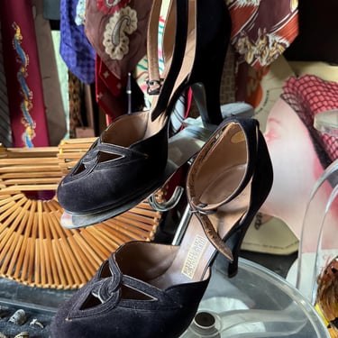 Vintage 1940s Bullock’s Wilshire Black Suede Pin Up High Heels ~ Size 5 1/2 - 6 