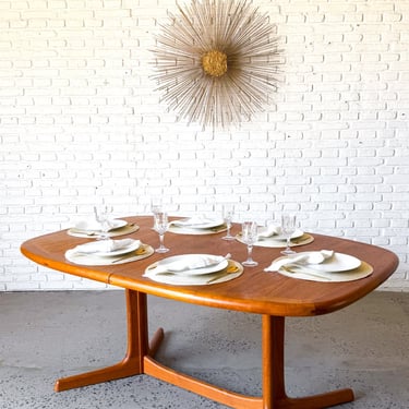Teak dining table with 2 leaves by Dyrlund made in Denmark