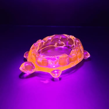 Uranium Glass Glow Turtle Trinket Dish / Ash Tray - Vintage, Green Vaseline Depression Style Glass, Retro Blacklight Decor, Farmhouse Gift 