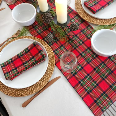 Plaid Flannel Table Runner: Classic Tartan Winter Table Decor 