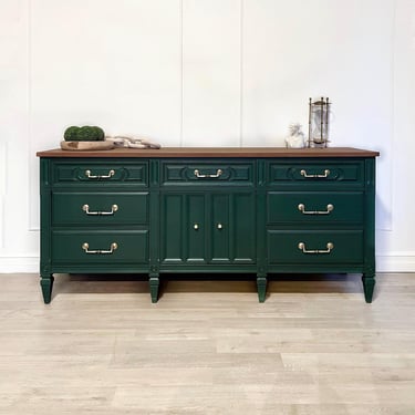 Beautiful elegant modern dresser / credenza / buffet / sideboard / tv stand / console / nursery 