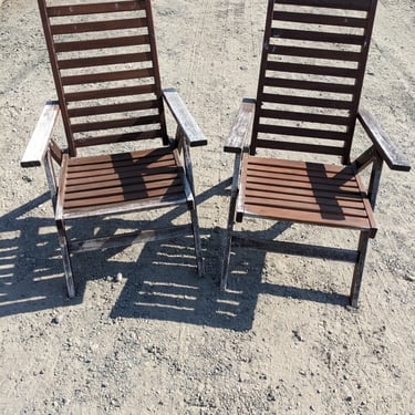 Pair Of Teak Lounger Chairs 39 x 25 x 32
