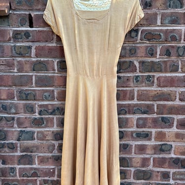 Vintage 1930s 1940s Beige Linen Cotton Dress Lace Neckline XS S by TimeBa