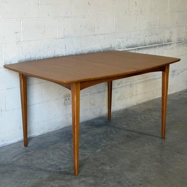 Classic Oak Fixed-Top Rectangular Dining Table with Tapered Legs Mid-Century Modern 1960s 