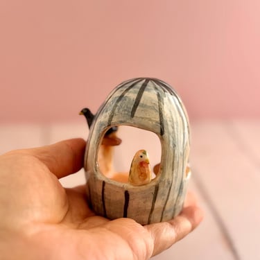 Parrot Luminary: Whimsical Ceramic Bird Lantern for Fall Decor & Lighting 