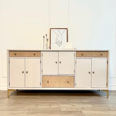 Gorgeous modern Buffet / Credenza / Sideboard / Tv Stand / Nursery 