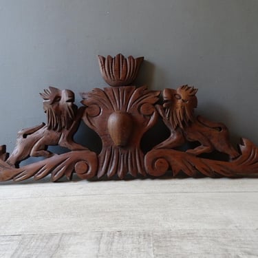 Vintage Wood  Pediment/LION Decor/Vintage Wood Fronton Furniture, 
