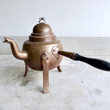 Vintage Hammered Copper Teapot Turkish Ottoman Footed Copper Kettle with Wood Handle Swedish Copper Teapot Tea Pot Rustic Farmhouse Kitchen 