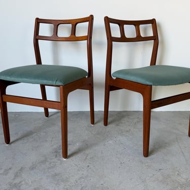 1970s Mid-Century Danish Modern D-Scan Teak Dining Chairs – Pair 