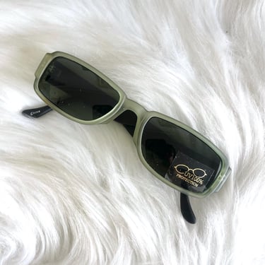 Vintage Y2K Frosted Green and Black Rectangular Sunglasses 
